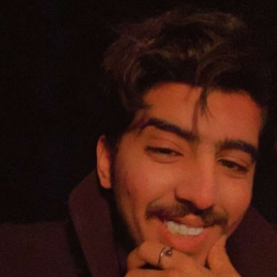 اختصرها عايض: وحبك آخر آمالي ووصلك غايه طموحي):