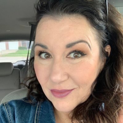 Mom of 2 , animal rescuer, never take myself or life too seriously, #ConLife, #CrazyCatLady, Horror fanatic, Celebrity Assistant