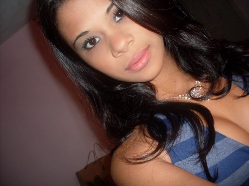 .. ela é daquelas que tu gosta na primeira se apaixona na segunda e perde a linha na terceira ♪