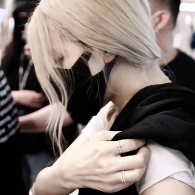 @_lesyeuxdejnk — jennie kim, my solace. | don’t reply to any of my threads.