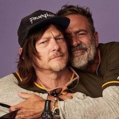 I'm an outspoken,doesn't kiss ass no matter who you are, bipolar, dyslexic,empowered woman who a solely LOVES @gwenstefani ❤❤❤ @wwwbigbaldhead @JDMorgan❤❤