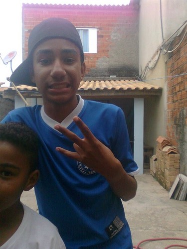 Lil Bow Breezy
Ator/Rapper/Diretor/DJ/Compositor/Humorista/Dançarino/Desenhista