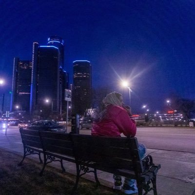 Somewhere smokin a wood 😶🌫️ Artist | Entrepreneur