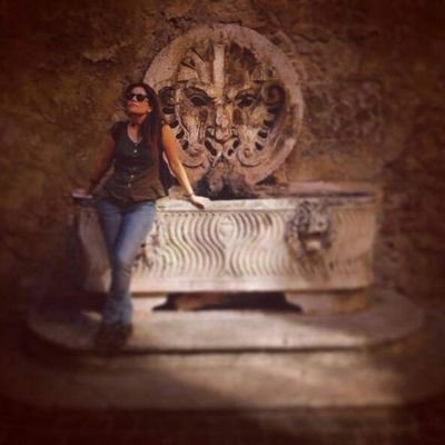 Profesora de E.S.O. y Bachillerato.
🌍🕑 Departamento de Ciencias Sociales |
🕵️♀️🐵🥾 Arqueóloga
💚🤍🖤