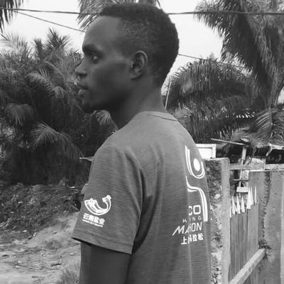 l'enfant noir qui traverse l'océan sans bâteau avec 1000filles