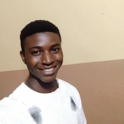 A digital products marketer /Fashionist and student