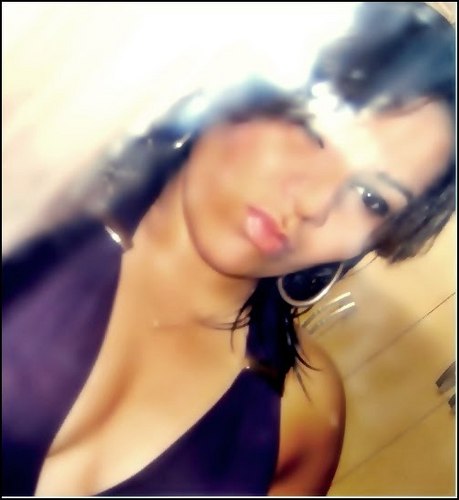 Tenho 21 anos, preguiçosa, baixinha, mais tenho um sorriso liindoo *-*