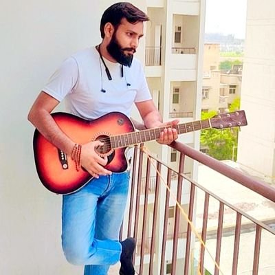 AviChou66157179's profile picture. “रास्ते कभी खत्म नहीं होते बस लोग हिम्मत हार जाते हैं तैरना सीखना है तो पानी में उतरना ही होगा किनारे बैठकर कोई गोताखोर नहीं बनता..”