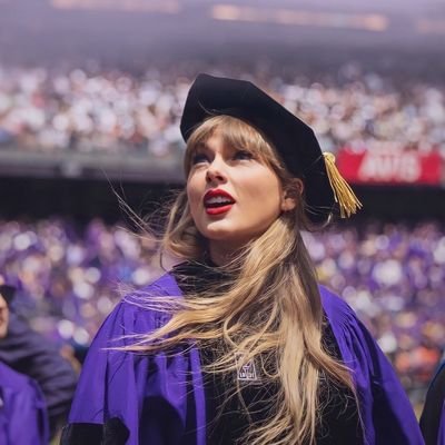 • I prefer stan girls in the industry •//Loving a fearless girl since 2010 and now she is the artist of the decade. In music Taylor is my first place