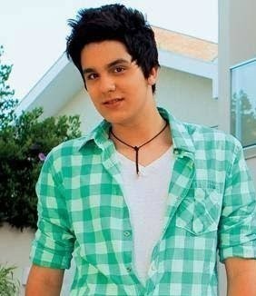 É trazê-los sempre no ♥ Luan Santana Ser fã não é apenas saber tudo sobre os nossos ídolos; Não é saber os detalhes da sua vida,mas como vc é de verdade !!