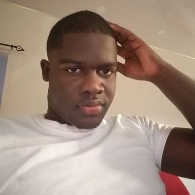 🇬🇾HUMBLE FOCUSED AND 🙏🏿GOD BLESSED YOUTH😇
           CALL ME (CHOCOLATE)🍫