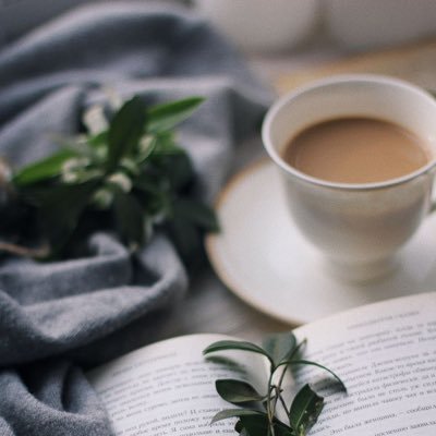 فبالي اشياء اود ان اراه امام عيني. For our distant dreams, God the pleasure of arrival♥️. لأحلامنا