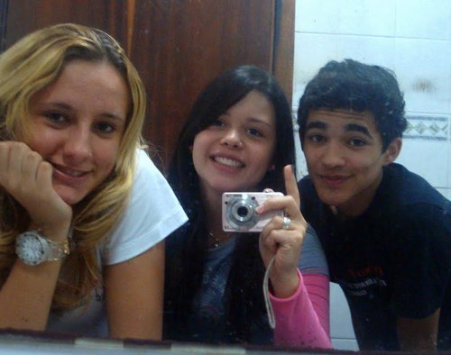 16 anos, geminiano,um dos primeiros little monsters da face da terra e sou descendente de Irlandeses.Segue? ;D