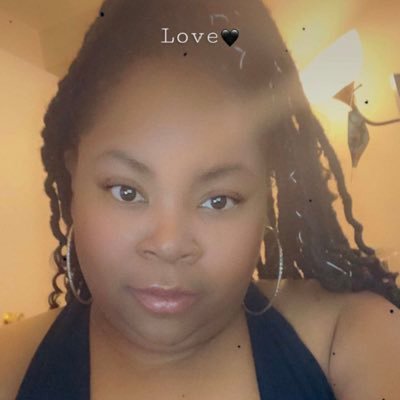 33 • ♑️ • 👩🏾‍💻 • 🎧 • New page ❣️