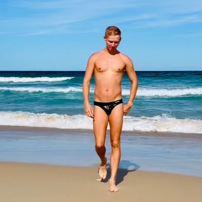 Cheeky adventures of a nude Aussie boy 🍑🌴🦘 Naturist exhibitionist and fan of the male nude 💁🏼‍♂️📸 Checkout OF for spicier content 🔥🌶️