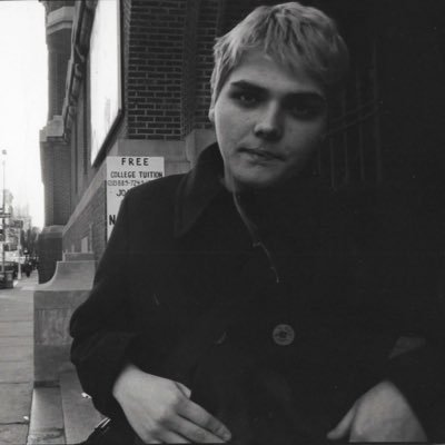 in an mcr chokehold since 2005. pretty much always thinking about music. gwayarchive on instagram