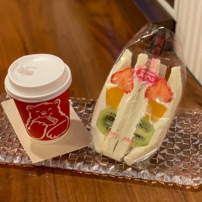 meruhen248's profile picture. 【今日も変わらず、美味しさを大切な人へ】   当店は西八王子駅南口の階段を降りた目の前にあります。沢山のサンドイッチを用意しております♡営業時間は７時から２０時までです。（日曜祝日は１９時閉店）２階はイートインカフェになっていますので、飲み物を購入されるとご利用可能となっています☕️