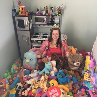 🌻Wife/Mom keeping three tiny humans alive & entertained while also seeking a title as domestic goddess & looking for side hustles to support my @Target habit🌻