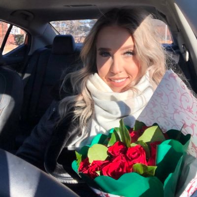 BlondeReviewer's profile picture. 🙋🏼‍♀️ not sure why I’m here