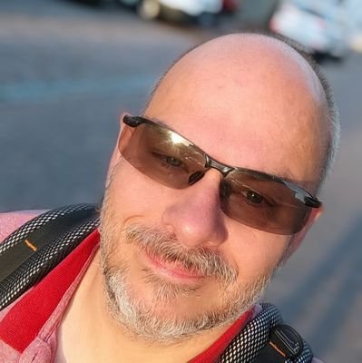 PhoenyxRLP's profile picture. Vater, Hundehalter, Vapeaddict / twittert ü. #Tiere, #Dampfen, #Leben, selten #Politik #justnotsad und #IT ;-) 💛 ( he / him ) 💉💉💉💉 + C+pos