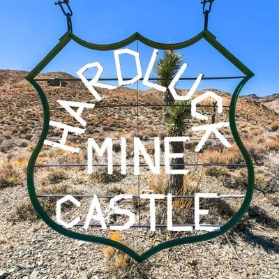 🏰 4 bedroom off grid castle
📍 24 miles to @deathvalleynps
🏍️ 40 acres off-roading trails
🔭 360° observatory
🎹 built in organ
#hardluckcastle
📞 7752478230