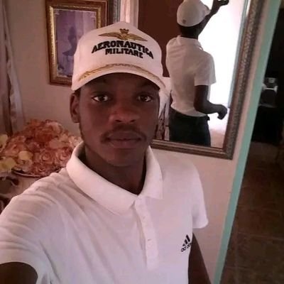 LesediAphane6's profile picture. if life gives you lemons 🍋just add vodka 🥃