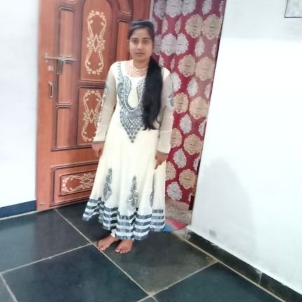 MayaJos32894785's profile picture. Mm