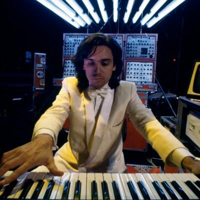 Welcome to my channel. My field is VINTAGE Electronic Music, soundscapes à la Jean Michel Jarre.