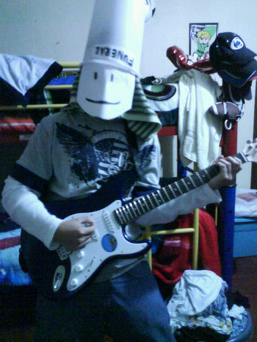 Digeon7's profile picture. Mitad humano, mitad guitarrista con un bote en la cabeza, yo soy botedhead.