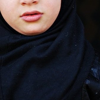 لَيْتَ شِعْري اَيْنَ اسْتَقَرَّتْ بِكَ النَّوى، بَلْ اَيُّ اَرْض تُقِلُّكَ اَوْ ثَری...