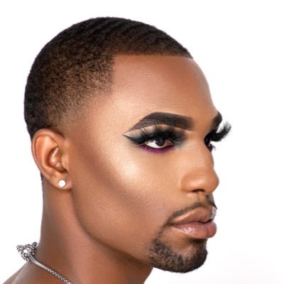 your favorite MUA | 🧚🏾♂️IG:@iamtherealmerlo # Book your appointment below !✨