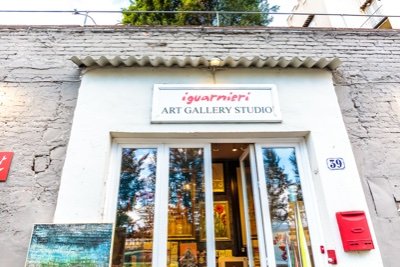 Contemporary art in Florence. Local artists. Fresco paintings, graffito modern art, sculptures. Worldwide shipping.