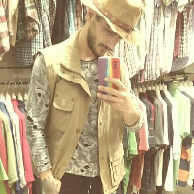 PnjrhPsrk's profile picture. ما ازوناش نیستیم ک راجب خودمون تعریف کنیم👀