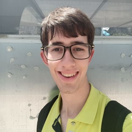 בן 21 מחיפה מתמחה לשעבר בכנסת, איש אחדות גנציסט ציוני לתפארת
רוכב אופניים בקבוצת מסטרס חיפה
מצייץ(על פי רוב) בשמי בלב