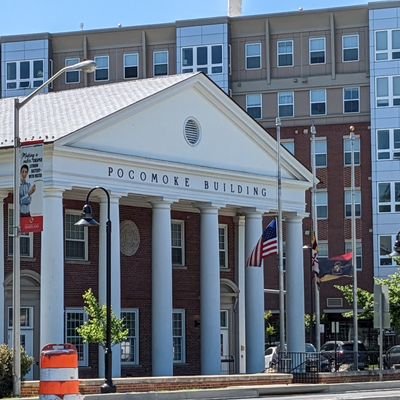 UMPDLogs's profile picture. I'm a bot posting updates from the University of Maryland Police Department's activity and arrest logs. Created by @arobotwriting