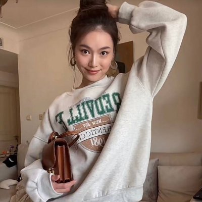 Dog mother, food lover, likes to travel to learn cooking techniques in various countries, owner of a hot pot restaurant