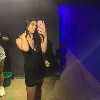 ✨ 17 aninhos
♑ Capricorniana
🥰 Um amor de pessoa
🇦🇹 Colorada né pai
