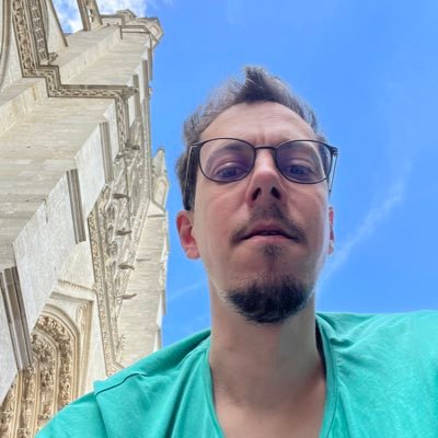 Biérophile rock activiste gravel, époux d'AESH, SwiftUI Wizard @useradgents, secrétaire @UniChainGang, fondateur @VasectomyChnGng