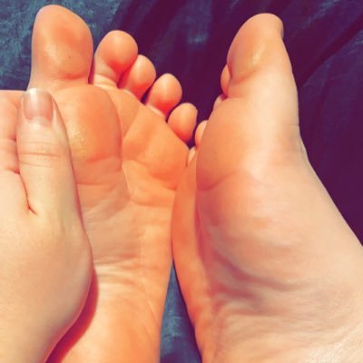 Hello there! I sell feet pics, videos, socks, shoes, panties and more! Cashapp is $Pumpkinpie0311 $25 per picture $10 per extra picture. $35 per 2 min video 🥰