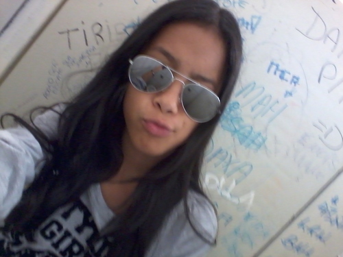 13 aninhuus sou alegree mais do jeitoo sou chataa com quem mereçe sou uma pessoa doce q adora zuar cooom vooc''foda-se nao preciso de vooc pra sobreviver''