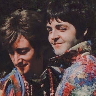 I 🍏 The Beatles.  Paul McCartney makes my heart sing 😌 🥰