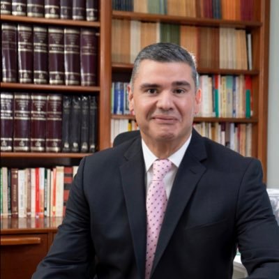 Abogado Corporativo especializado en Derecho Laboral, Arbitraje Comercial y Proteccion de Inversion Extranjera