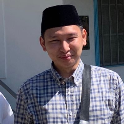 Imam of Ahmadiyya Muslim Community Tuvalu. Indonesian. Love For All Hatred For None.