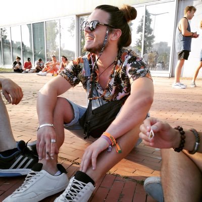 chinxi13's profile picture. Soy programador y a veces me pongo a jugar a juegos delante de una cámara para que me veáis y comentar a tiempo real con vosotros.