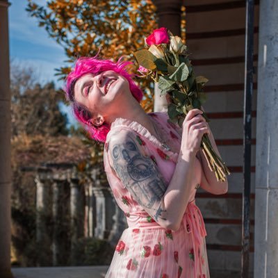 DearGravity_'s profile picture. Sarah, 31. Part time actor and model, full time emo. She/her.