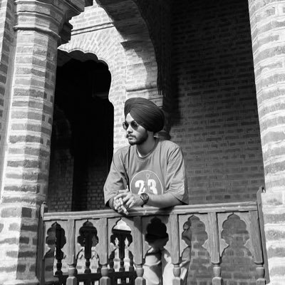 ਜਿਹੜੇ ਨਿਤ ਹੀ ਮਿਹਫੀਲਾਂ ਚ ਬਿਹੰਦੇ ਨੇ ਸੋਹਣੇ ਸੱਜਣ ਸਾਨੂੰ ਮਝੈਲ ਕਹਿਂਦੇ ਨੇ Guru.karwal👻