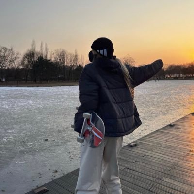 costa5582's profile picture. تجذبني إليك مرغما مغرما