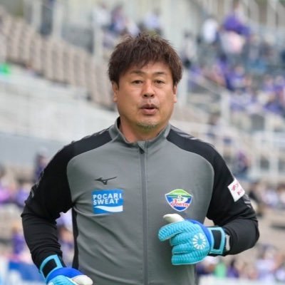 元Jリーガー 横浜フリューゲルス・横浜マリノス・名古屋グランパス・京都サンガ 指導歴 京都サンガU18.15・徳島ヴォルティス・湘南ベルマーレ ・国士舘大学・ビーチサッカー日本代表GKコーチ 現在 徳島ヴォルティスGKコーチ ニックネーム ピーコ