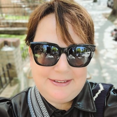 🌐 Connects Beauty+Tech+ Culture
✍️Bylines in CNN, NYT, InStyle+ more
🚀Founder HelloGorgeous + TechSafetyWatch
🫶Co-founder @rwrnetwork
📚Author 3 books
