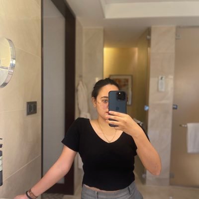 rizzadelaminez1's profile picture. Beauty attracts the eye but personality captures the heart                                                                      Instagram: rizzadelaminez